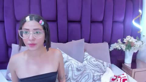 Snapshot of crystalstonee1 chatting on 02-12-26, 10:27 Crystal online show from 02-12-26, 10:27