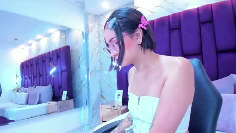 Snapshot of crystalstonee1 chatting on 02-19-26, 09:00 Crystal online show from 02-19-26, 09:00