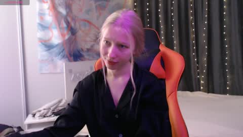 Snapshot of crystalyss chatting on 01-24-25, 07:49 Lia online show from 01-24-25, 07:49