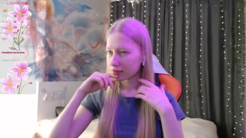 Snapshot of crystalyss chatting on 01-26-25, 07:09 Lia online show from 01-26-25, 07:09