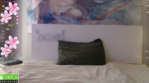 Snapshot of crystalyss chatting on 01-30-25, 08:10 Lia online show from 01-30-25, 08:10