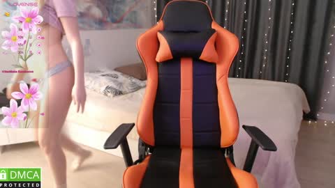 Snapshot of crystalyss chatting on 02-05-25, 12:10 Lia online show from 02-05-25, 12:10