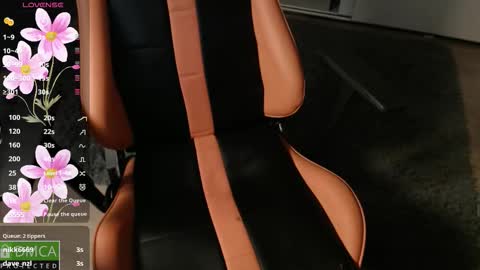 Snapshot of crystalyss chatting on 09-23-25, 02:36 Lia online show from 09-23-25, 02:36