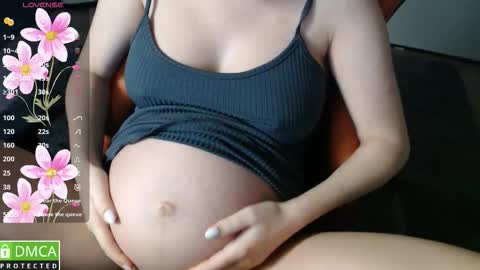 Snapshot of crystalyss chatting on 10-06-25, 02:42 Lia online show from 10-06-25, 02:42