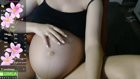 Snapshot of crystalyss chatting on 10-13-25, 02:33 Lia online show from 10-13-25, 02:33