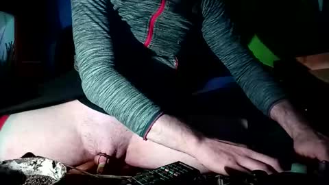 Snapshot of crystelweed chatting on 10-12-25, 01:48 crystelweed online show from 10-12-25, 01:48