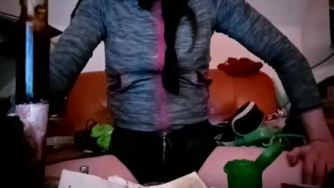 Snapshot of crystelweed chatting on 11-23-25, 12:32 crystelweed online show from 11-23-25, 12:32