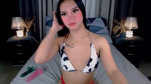 Snapshot of crytastal_lust1212 chatting on 09-29-25, 08:52 bea takashi  online show from 09-29-25, 08:52