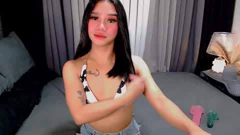 Snapshot of crytastal_lust1212 chatting on 10-19-25, 12:28 bea takashi  online show from 10-19-25, 12:28