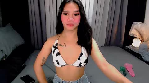 Snapshot of crytastal_lust1212 chatting on 10-20-25, 08:15 bea takashi  online show from 10-20-25, 08:15