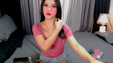Snapshot of crytastal_lust1212 chatting on 10-25-25, 09:17 bea takashi  online show from 10-25-25, 09:17