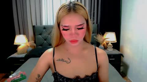 Snapshot of crytastal_lust1212 chatting on 05-11-26, 09:48 bea takashi online show from 05-11-26, 09:48