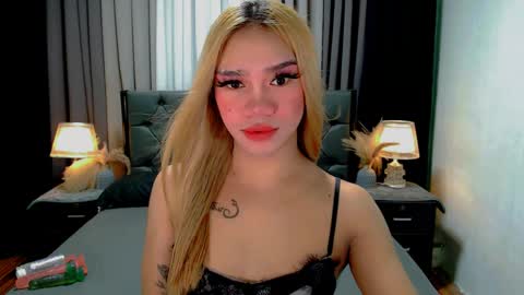 Snapshot of crytastal_lust1212 chatting on 05-19-26, 09:37 bea takashi online show from 05-19-26, 09:37