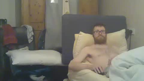 Snapshot of cs014g8493 chatting on 09-10-25, 11:38 chris online show from 09-10-25, 11:38