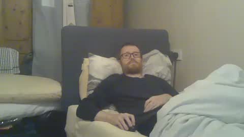 Snapshot of cs014g8493 chatting on 11-05-25, 10:21 chris online show from 11-05-25, 10:21