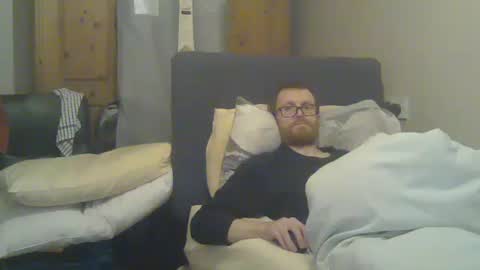 Snapshot of cs014g8493 chatting on 11-07-25, 12:21 chris online show from 11-07-25, 12:21