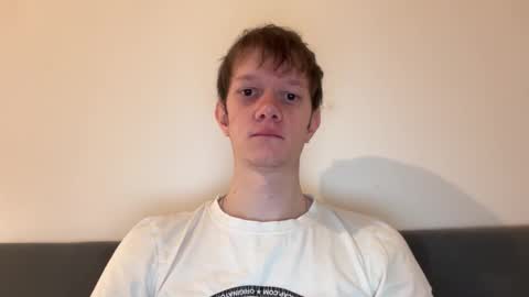 Snapshot of cube93 chatting on 12-15-25, 02:43 cube93 online show from 12-15-25, 02:43