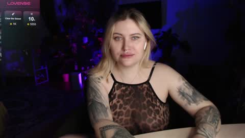 Snapshot of cuddlieschris chatting on 12-13-24, 01:37 Chris online show from 12-13-24, 01:37