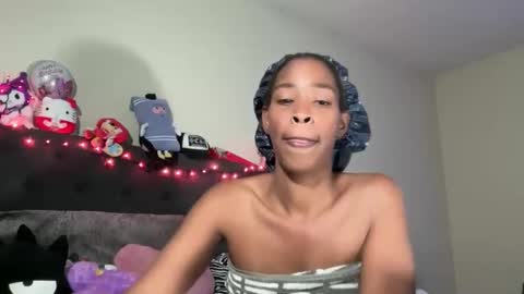 cum2charmxx online show from 10-22-25, 01:44