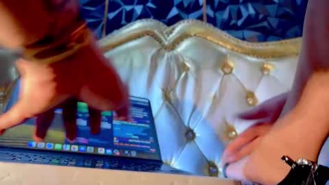 im KIM new girl to spoil online show from 09-19-25, 08:31