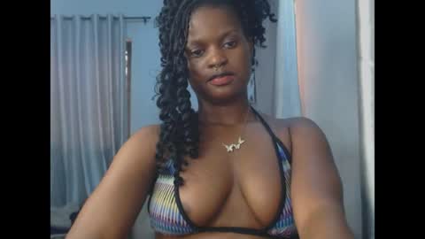 Snapshot of cum_ebony_petitxx chatting on 05-11-26, 02:45 cath online show from 05-11-26, 02:45