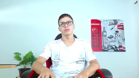 Snapshot of cumandres chatting on 09-10-25, 01:55 cumandres online show from 09-10-25, 01:55