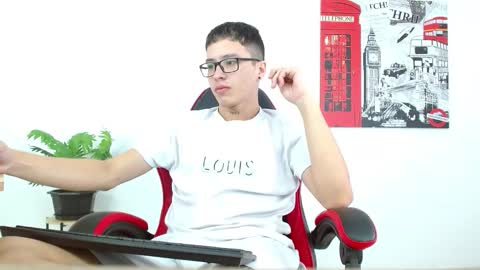 Snapshot of cumandres chatting on 09-13-25, 02:06 cumandres online show from 09-13-25, 02:06