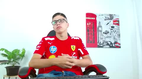 Snapshot of cumandres chatting on 09-15-25, 01:44 cumandres online show from 09-15-25, 01:44