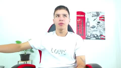 Snapshot of cumandres chatting on 09-25-25, 02:32 cumandres online show from 09-25-25, 02:32