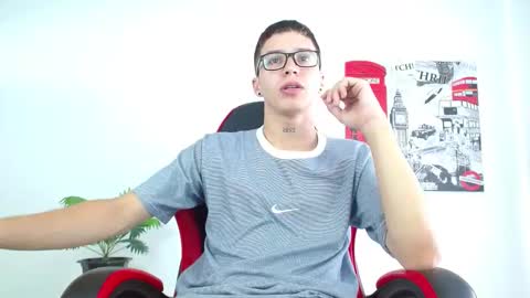 Snapshot of cumandres chatting on 09-26-25, 01:48 cumandres online show from 09-26-25, 01:48