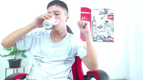 Snapshot of cumandres chatting on 10-01-25, 02:01 cumandres online show from 10-01-25, 02:01