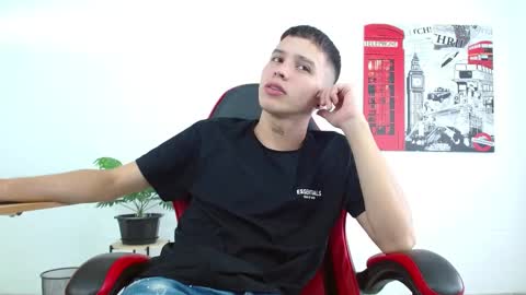 Snapshot of cumandres chatting on 10-06-25, 02:14 cumandres online show from 10-06-25, 02:14