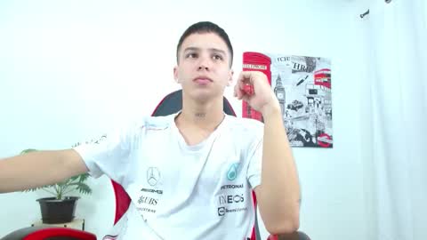 Snapshot of cumandres chatting on 10-28-25, 02:09 cumandres online show from 10-28-25, 02:09