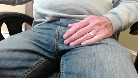 Snapshot of cumazur chatting on 12-13-24, 08:04 cumazur online show from 12-13-24, 08:04