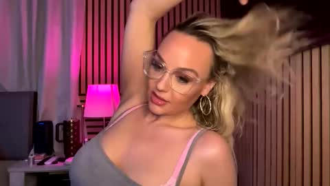 cumguzzlingskank online show from 04-05-26, 12:08