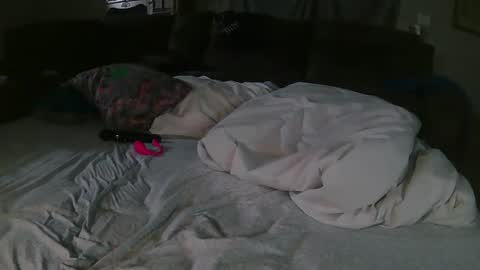 Snapshot of cuminnchill chatting on 03-09-25, 01:25 Malcolm and Hannah online show from 03-09-25, 01:25