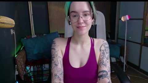 Snapshot of cumpotikeve chatting on 09-23-25, 02:58 CUMpotikEve online show from 09-23-25, 02:58