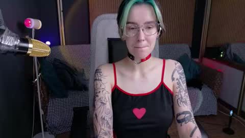 Snapshot of cumpotikeve chatting on 09-25-25, 01:53 CUMpotikEve online show from 09-25-25, 01:53