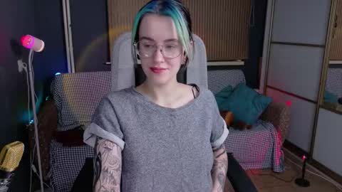 Snapshot of cumpotikeve chatting on 10-13-25, 03:17 CUMpotikEve online show from 10-13-25, 03:17