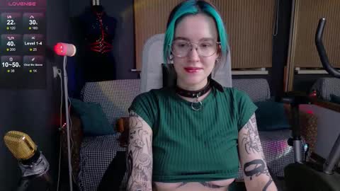 Snapshot of cumpotikeve chatting on 10-18-25, 04:26 CUMpotikEve online show from 10-18-25, 04:26