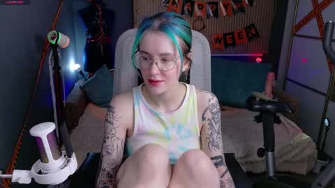 Snapshot of cumpotikeve chatting on 12-19-25, 02:40 CUMpotikEve online show from 12-19-25, 02:40