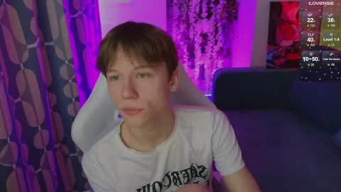 Snapshot of cumte_boy chatting on 06-08-26, 04:35 cumte_boy online show from 06-08-26, 04:35