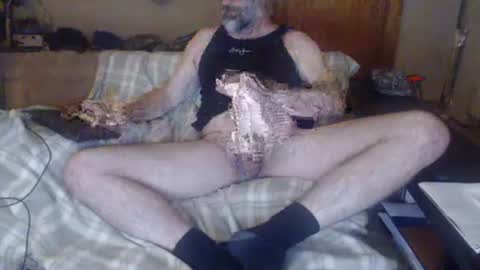 Snapshot of cumwme2thesea chatting on 02-01-25, 03:41 5 seconds later online show from 02-01-25, 03:41