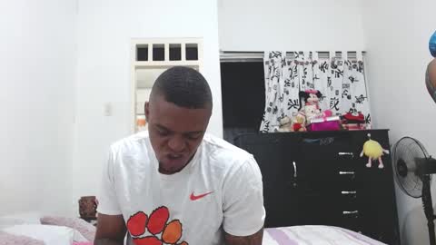 dominic and julieta... independent models online show from 01-21-25, 10:08