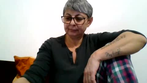 Snapshot of cuplu4346529860 chatting on 12-31-24, 05:51 couple online show from 12-31-24, 05:51