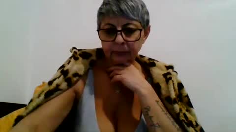 Snapshot of cuplu4346529860 chatting on 01-03-25, 05:53 couple online show from 01-03-25, 05:53