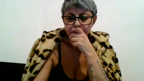 Snapshot of cuplu4346529860 chatting on 01-05-25, 06:02 couple online show from 01-05-25, 06:02