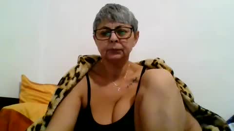Snapshot of cuplu4346529860 chatting on 01-06-25, 05:59 couple online show from 01-06-25, 05:59