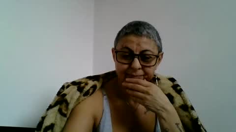 Snapshot of cuplu4346529860 chatting on 01-31-25, 10:20 couple online show from 01-31-25, 10:20