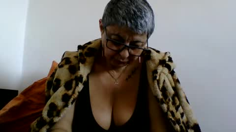 Snapshot of cuplu4346529860 chatting on 03-05-25, 12:11 couple online show from 03-05-25, 12:11